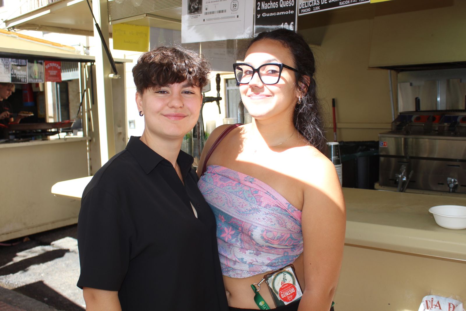 Ambiente en la Feria de Día en el mediodía de este domingo