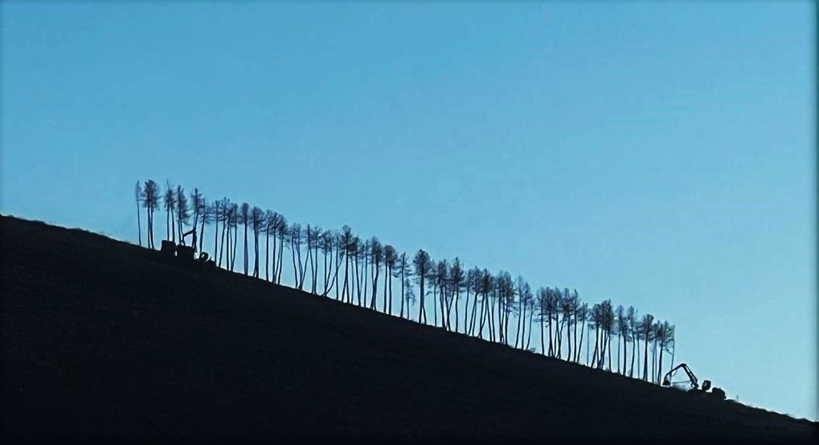 Imagen de la maquinaria pesada trabajando en la zona de Otero de Bodas