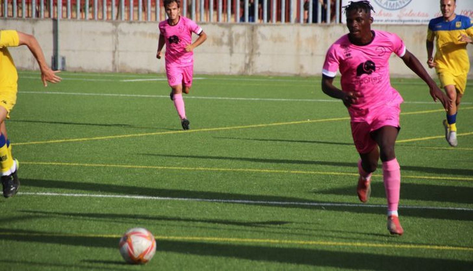 Obeng, ante el Alcorcón B en pretemporada | FOTO SALAMANCA24HORAS.COM
