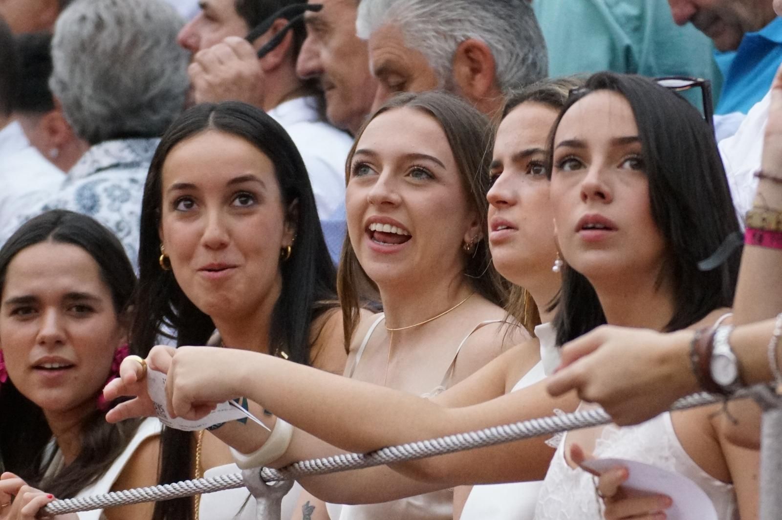 Gran ambiente en La Glorieta para la tarde de toros de Morante de la Puebla, Ismael Martín y Marco Pérez