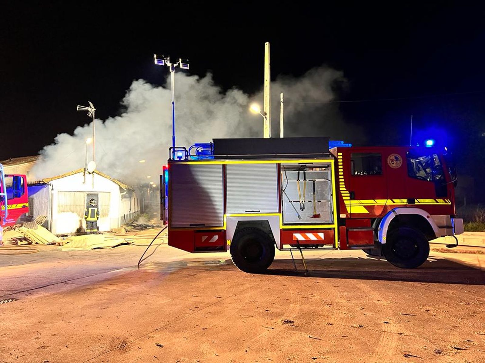 Incendio de una vivienda y una cochera en Palencia de Negrilla