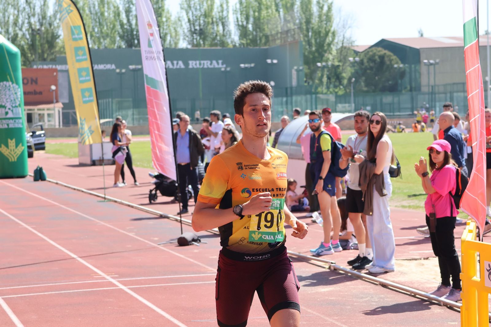GALERÍA | Revive en imágenes la llegada a meta de los atletas en la Media Maratón de Zamora