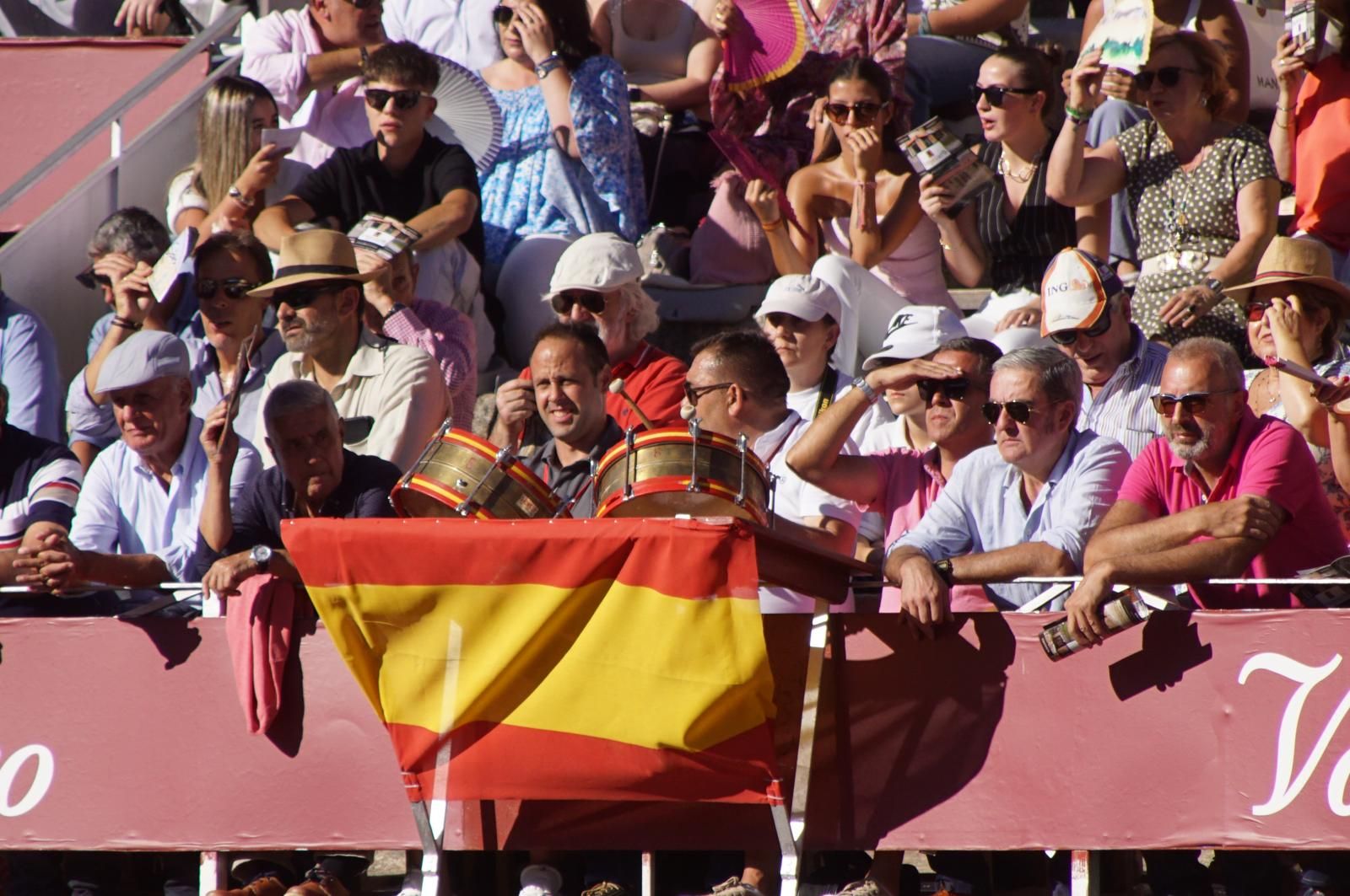 Así ha vivido la afición de La Glorieta el primer cartel de figuras de la feria: imágenes del ambiente en los tendidos y en el patio de cuadrillas