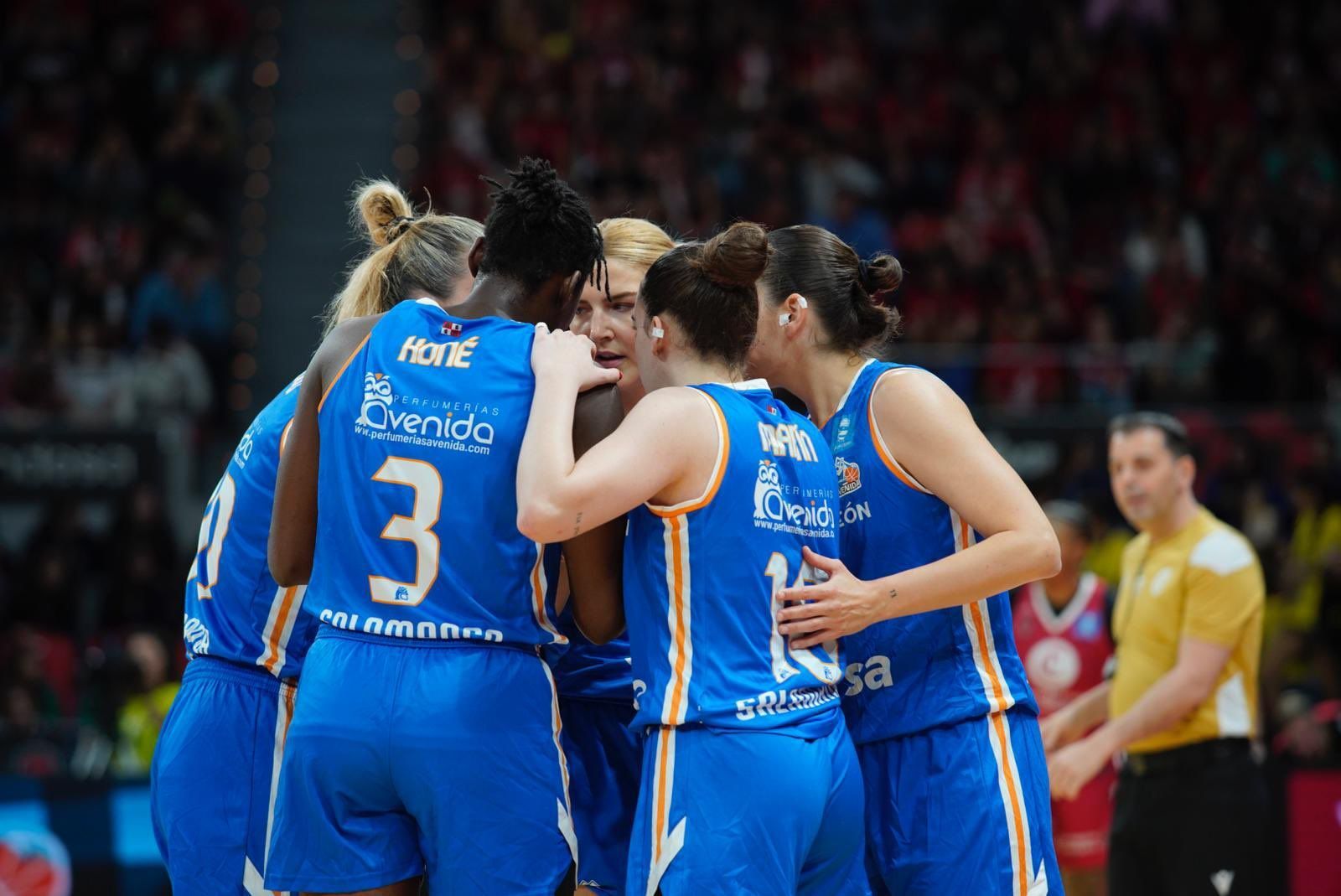 Quinteto inicial de Perfumerías AVenida ante Zaragoza en Copa de la Reina FOTO VIR PINTADO   CB AVENIDA