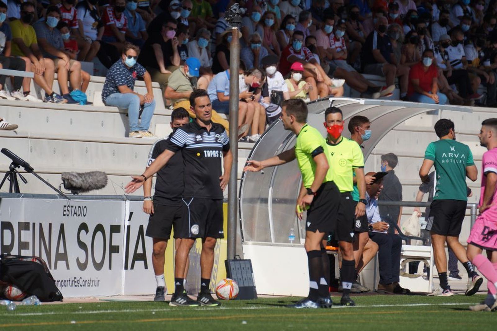 Dani Mori protesta una decisión arbitral / FOTO SALAMANCA24HORAS.COM