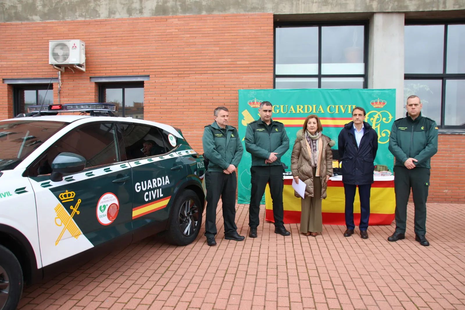 La subdelegada el pasado lunes en la presentación de los nuevos coches de la Guardia Civil con DEA