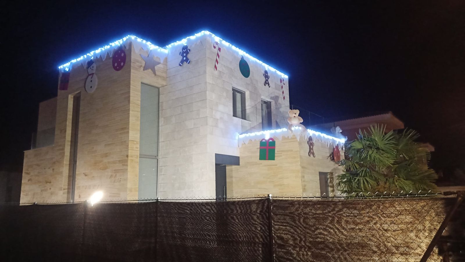 r-b-p-decoracion-navidena-situada-en-una-vivienda-de-villamayor-3