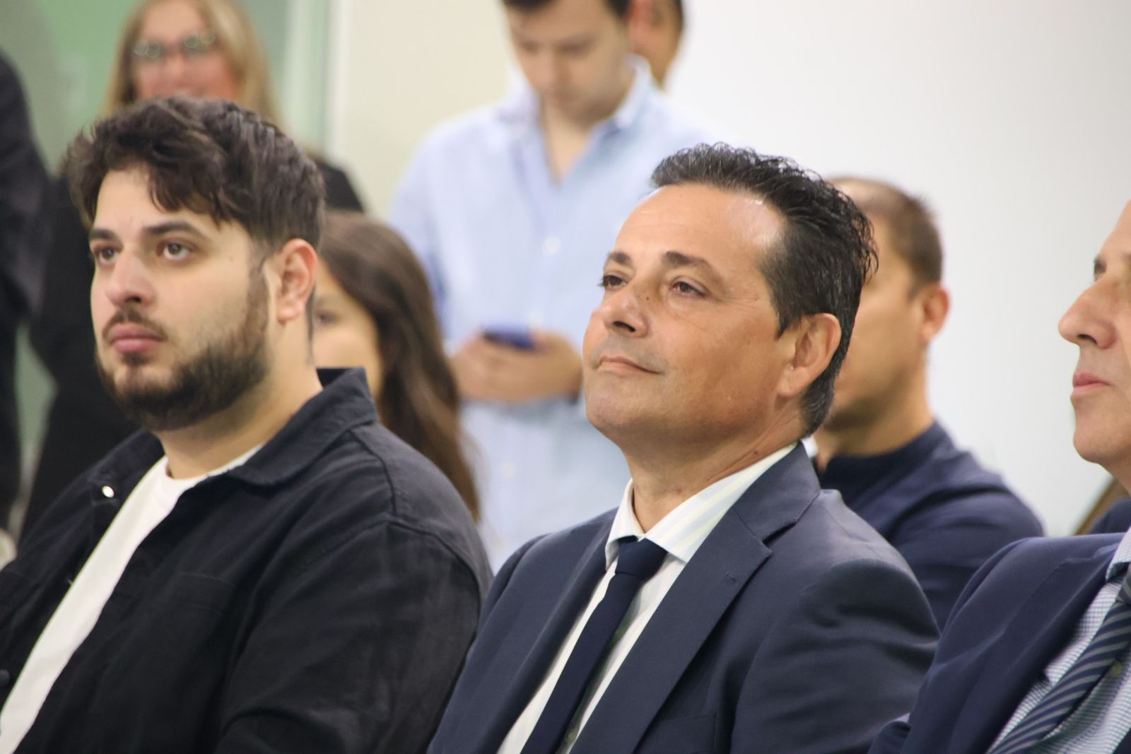 El alcalde de Salamanca, Carlos García Carbayo, y el CEO de Stemia, Juan Manuel Barrionuevo, presentan el inicio de la actividad de esta empresa en Salamanca