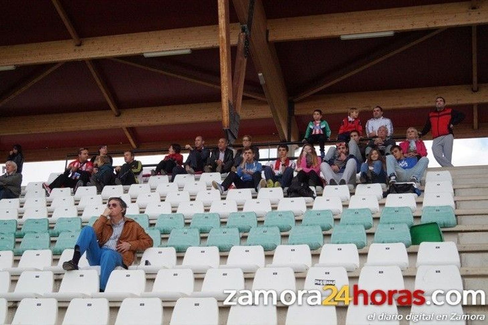 La afición en el Zamora-Sporting B
