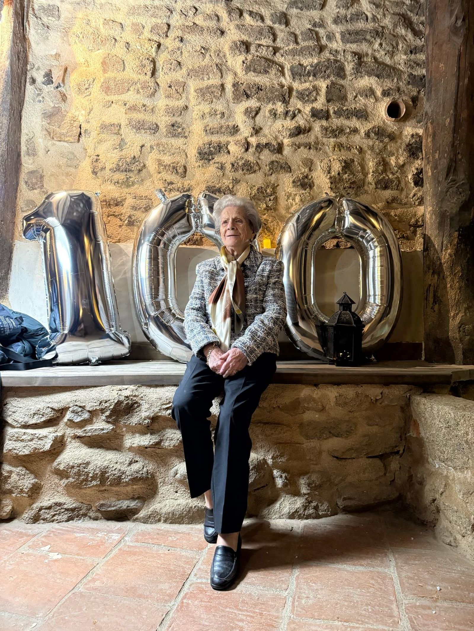 Nueva centenaria en Salamanca: Evangelina López cumple 100 años rodeada de sus familiares y amigos