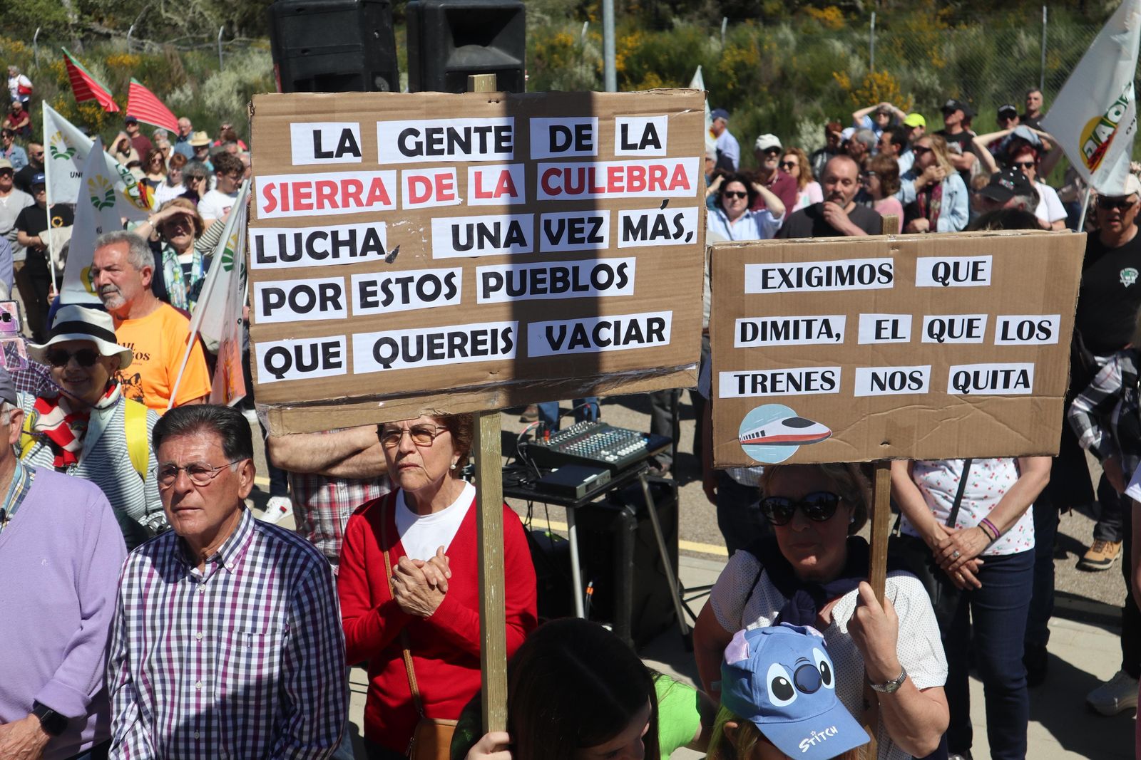Protesta en Sanabria contra la supresión de trenes Fotos: ICAL
