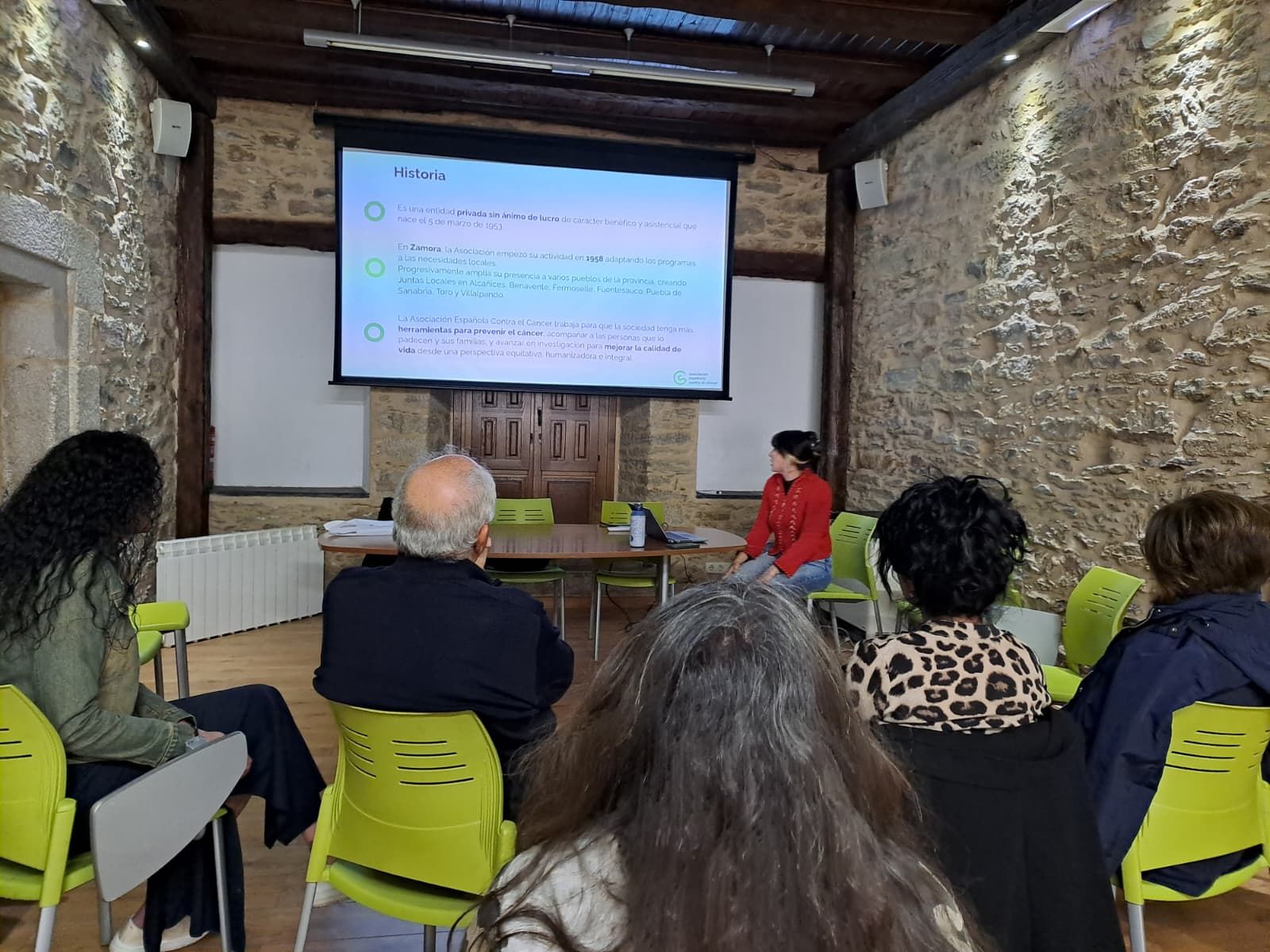 Charla de la AECC en Puebla de Sanabria