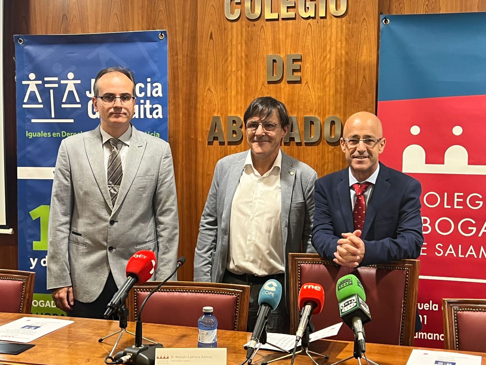 Los abogados salmantinos del Turno de Oficio dicen celebrar el día de la “injusticia gratuita”. Fotos S24H Los abogados salmantinos del Turno de Oficio dicen celebrar el día de la “injusticia gratuita”. Fotos S24H