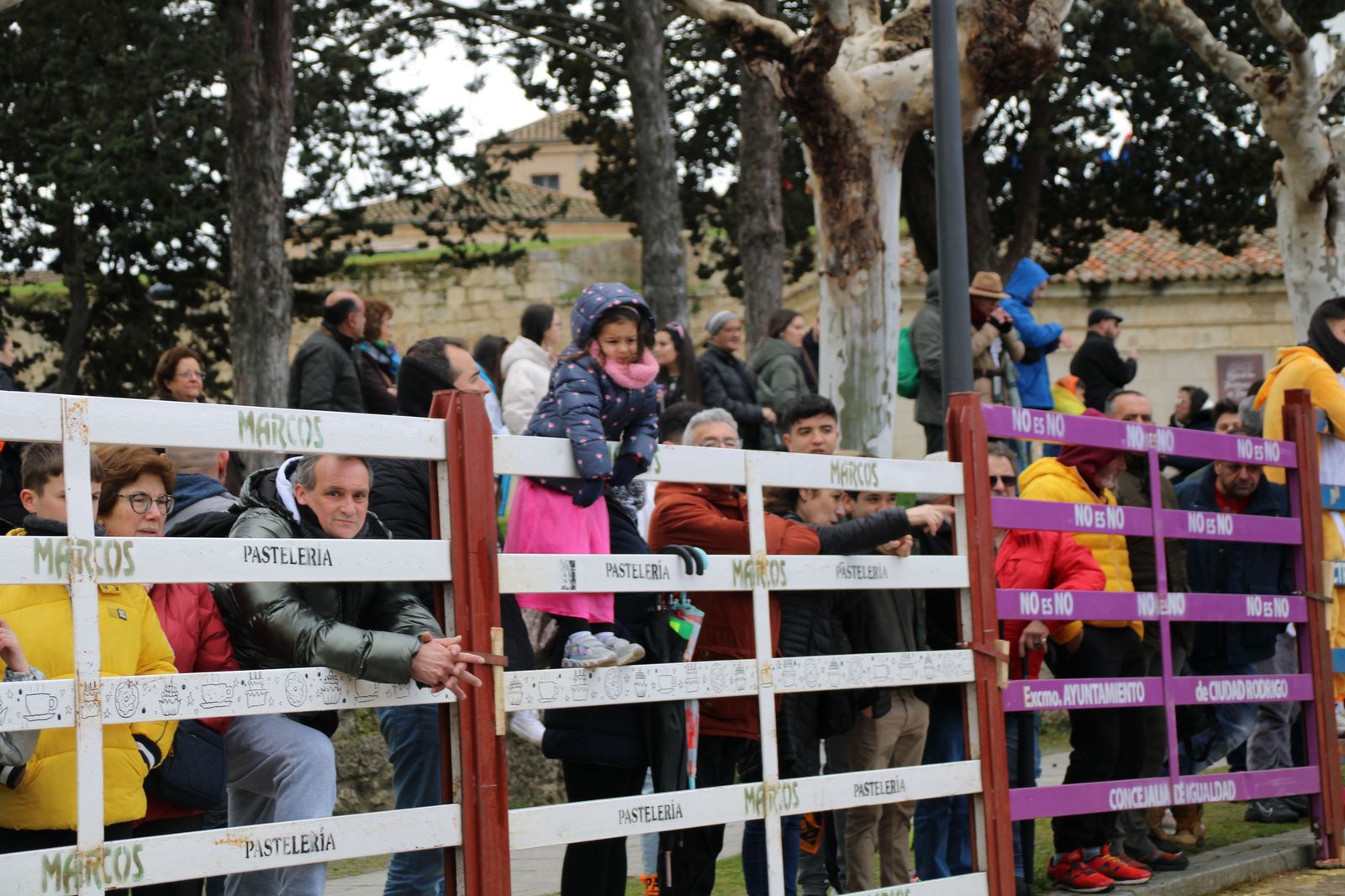 ambiente-durante-el-encierro-urbano-de-ciudad-rodrigo-sabado-10-de-febrero-fotos-s24h-37