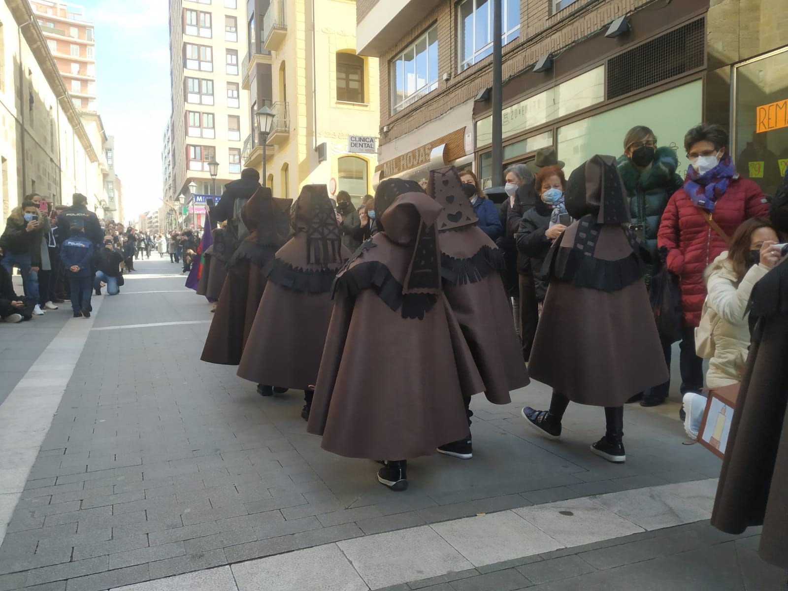 los-escolares-de-la-medalla-milagrosa-sacan-la-semana-santa-a-la-calle-18