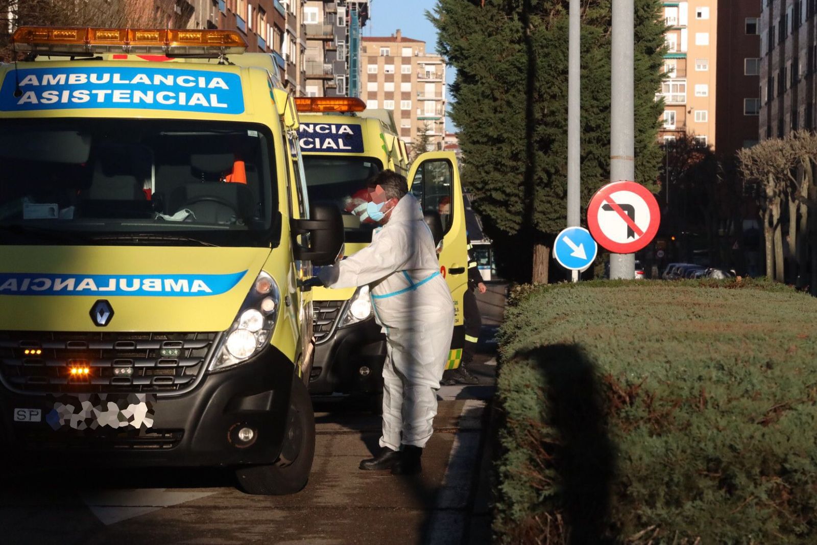 Ambulancia de Sacyl con un sanitario