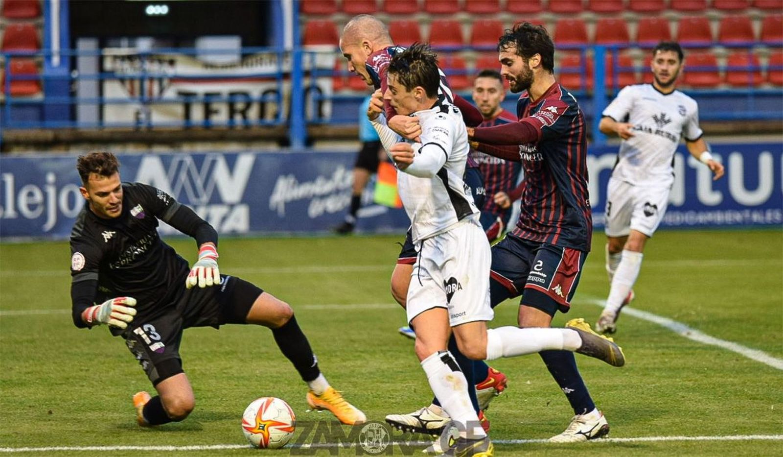 Luque en el duelo ante el Extremadura