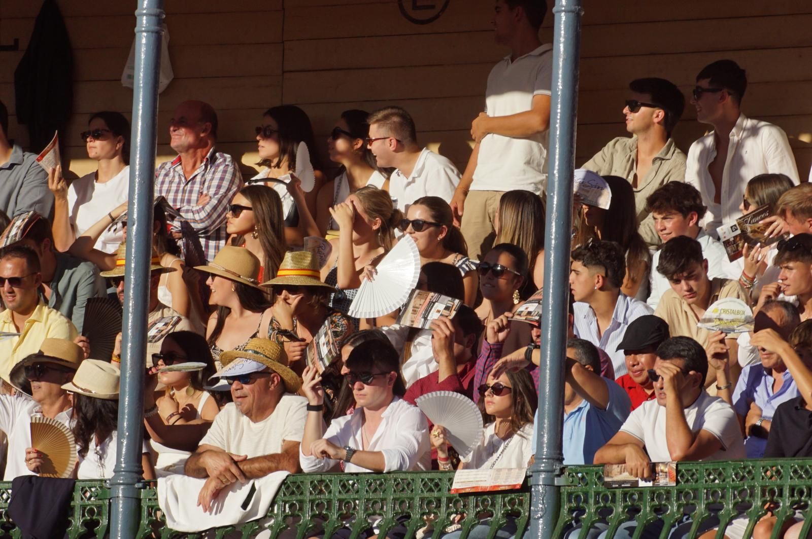 Así ha vivido la afición de La Glorieta el primer cartel de figuras de la feria: imágenes del ambiente en los tendidos y en el patio de cuadrillas