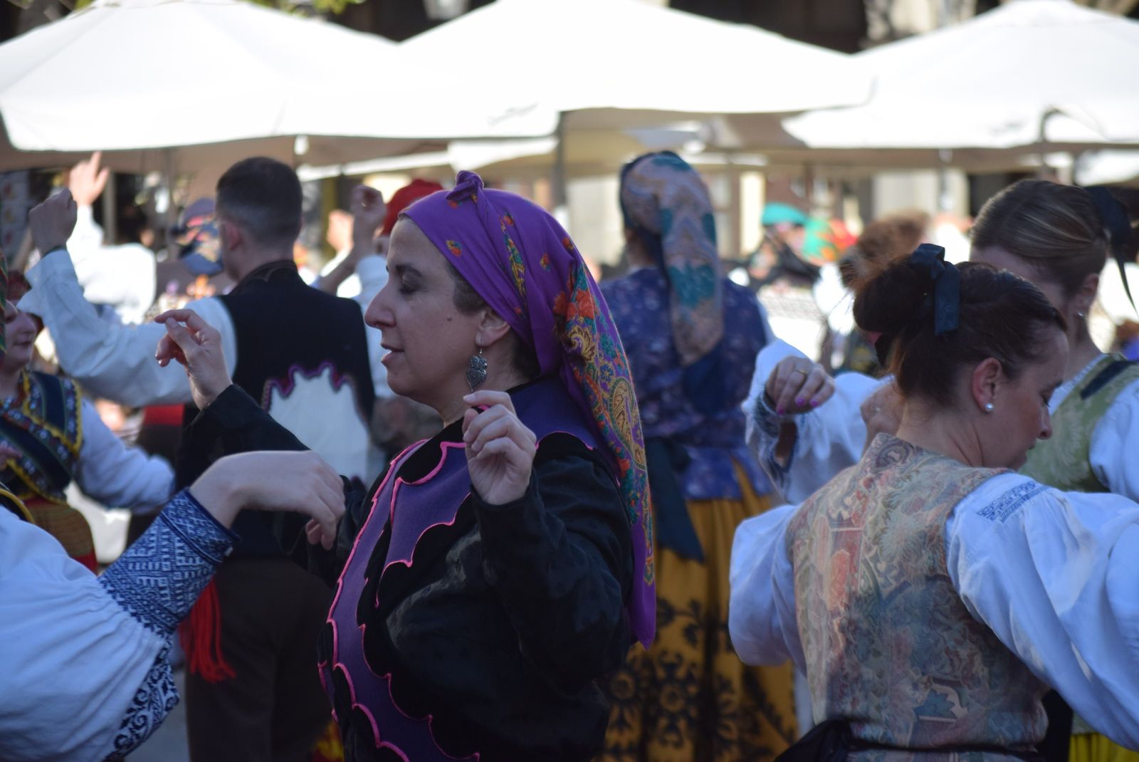 dona-urraca-celebra-en-la-plaza-mayor-el-dia-de-la-danza-14