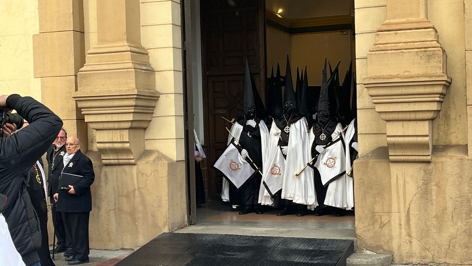 La Tercera Caída ya está en la calle pese a la amenaza de lluvia: consulta el itinerario