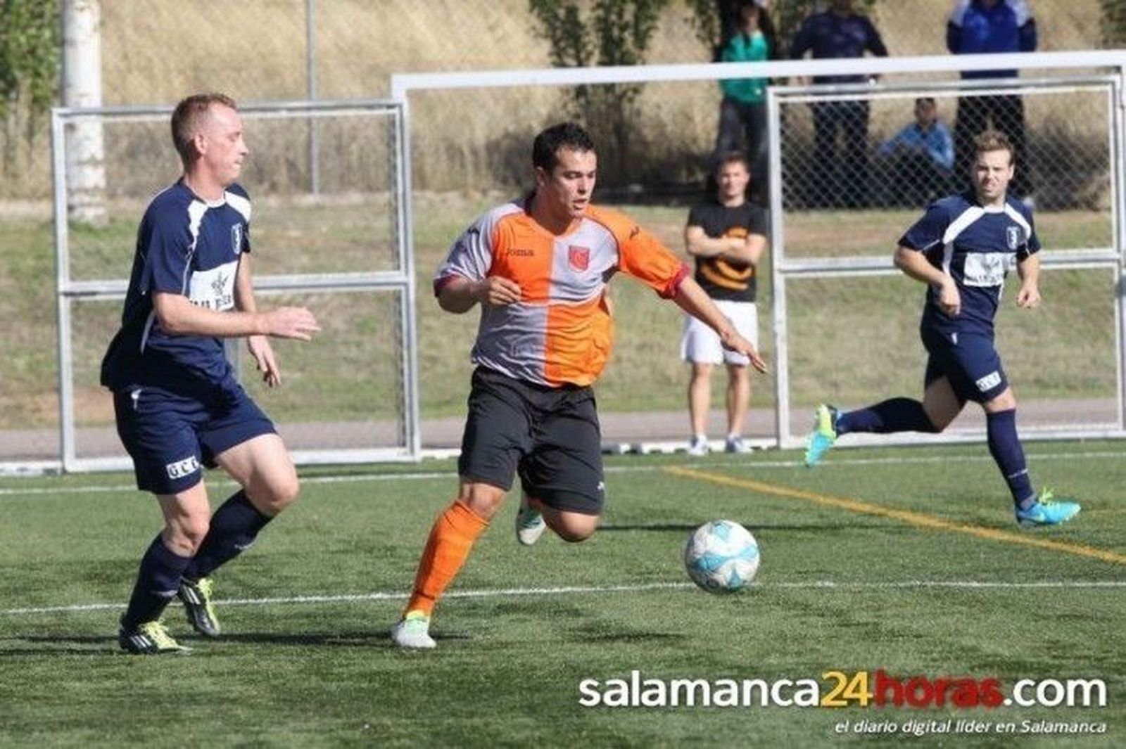 Carbajosa recibe a uno de los gallitos de la categoría