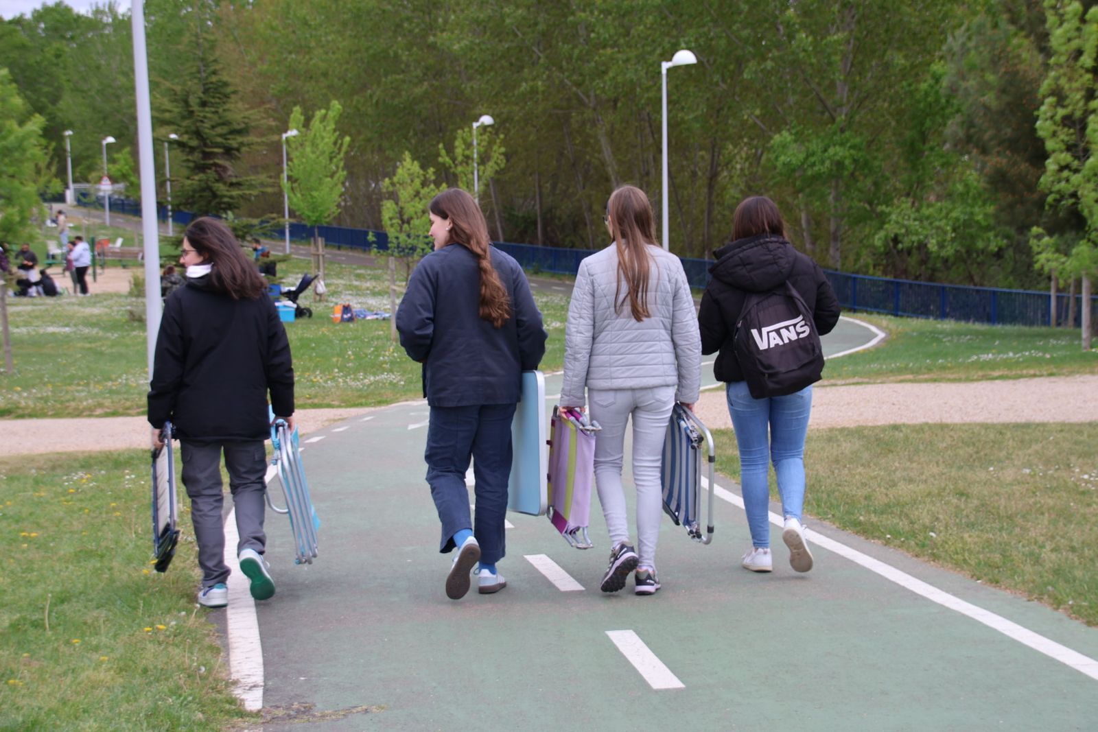 Un multitudinario Lunes de Aguas en Salamanca llena la ribera del Tormes