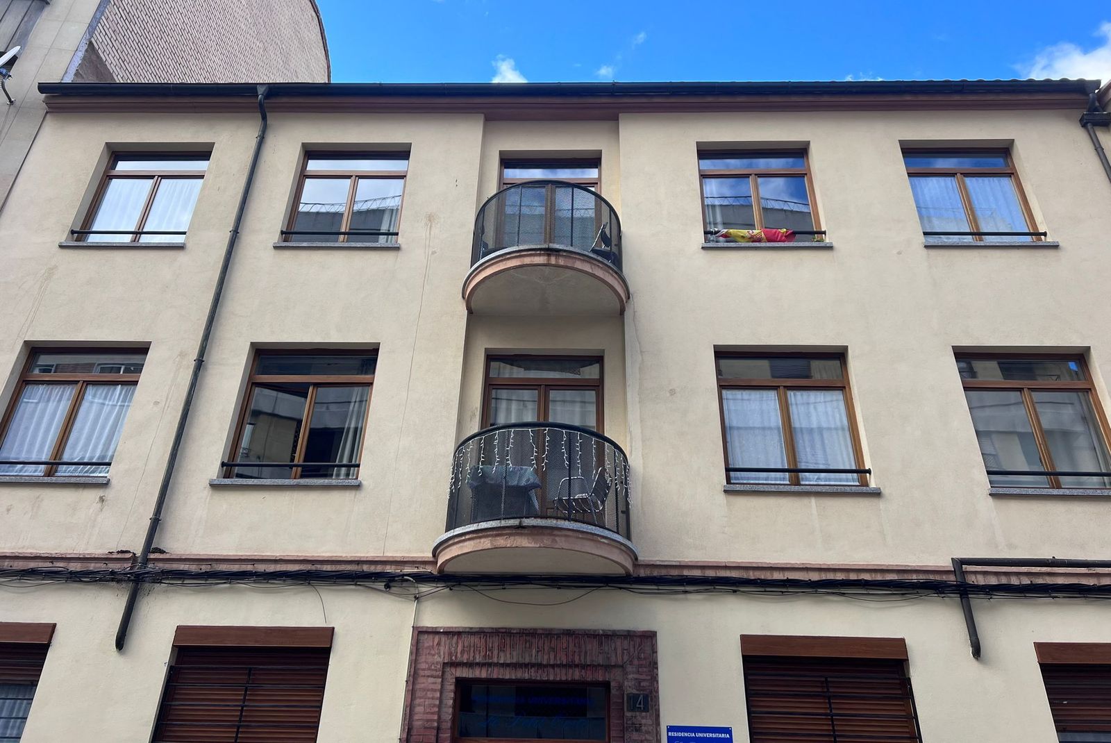 Edificio racionalista en el barrio del Oeste