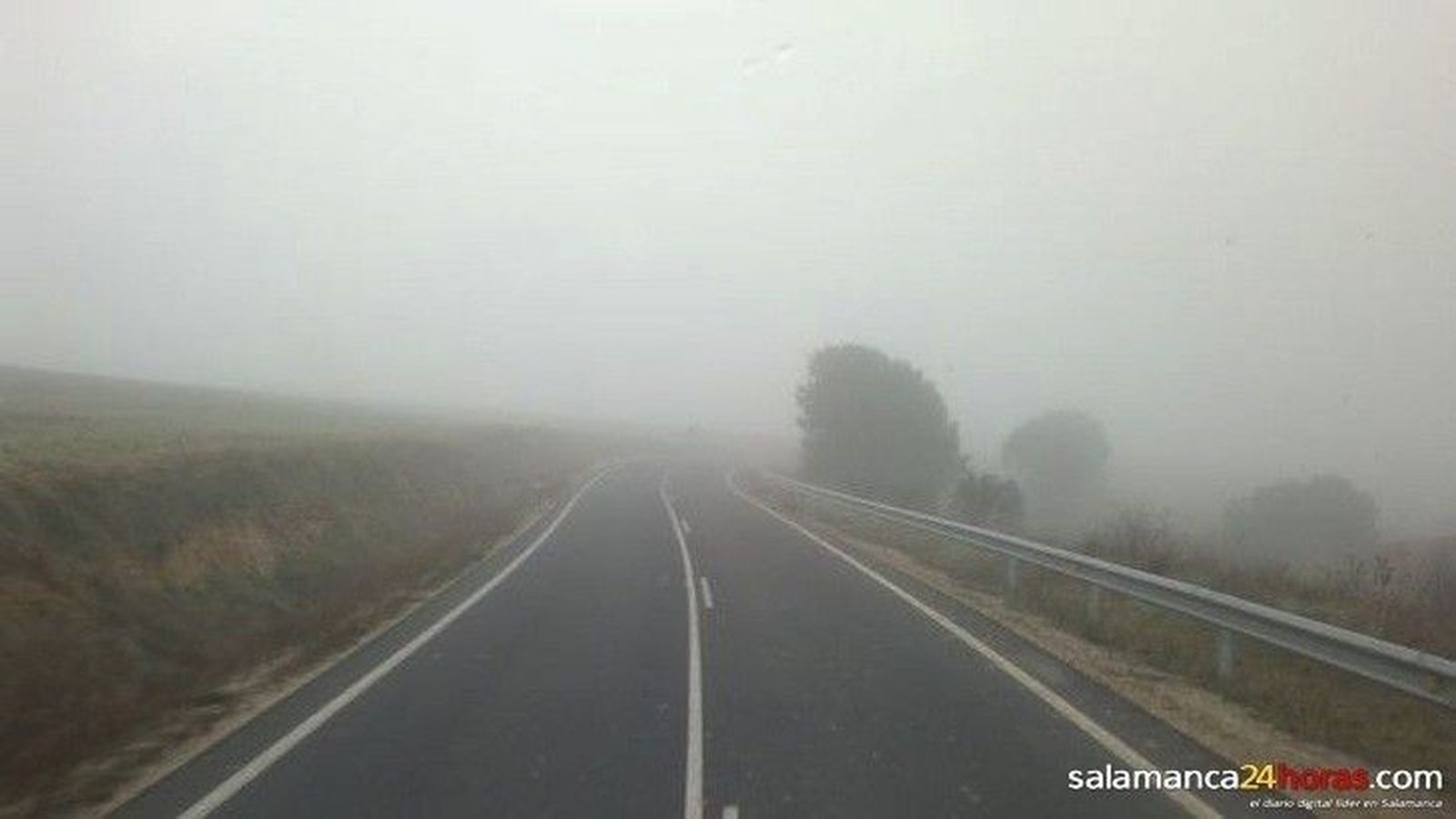 La niebla complica la circulación en varias carreteras de la provincia La niebla complica la circulación en varias carreteras de la provincia