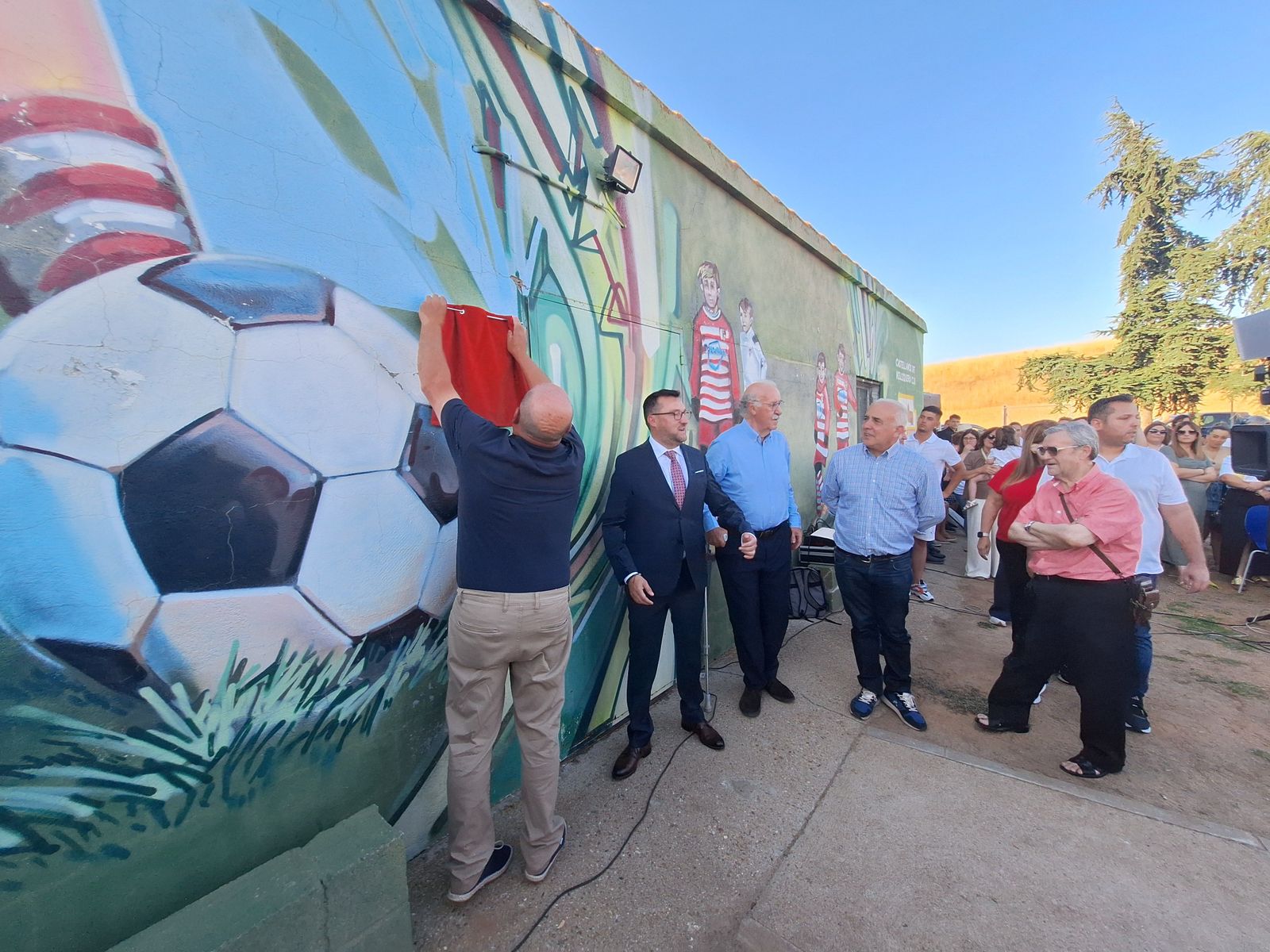 El campo de Castellanos de Villiquera pasa a llamarse Marcelino Valle