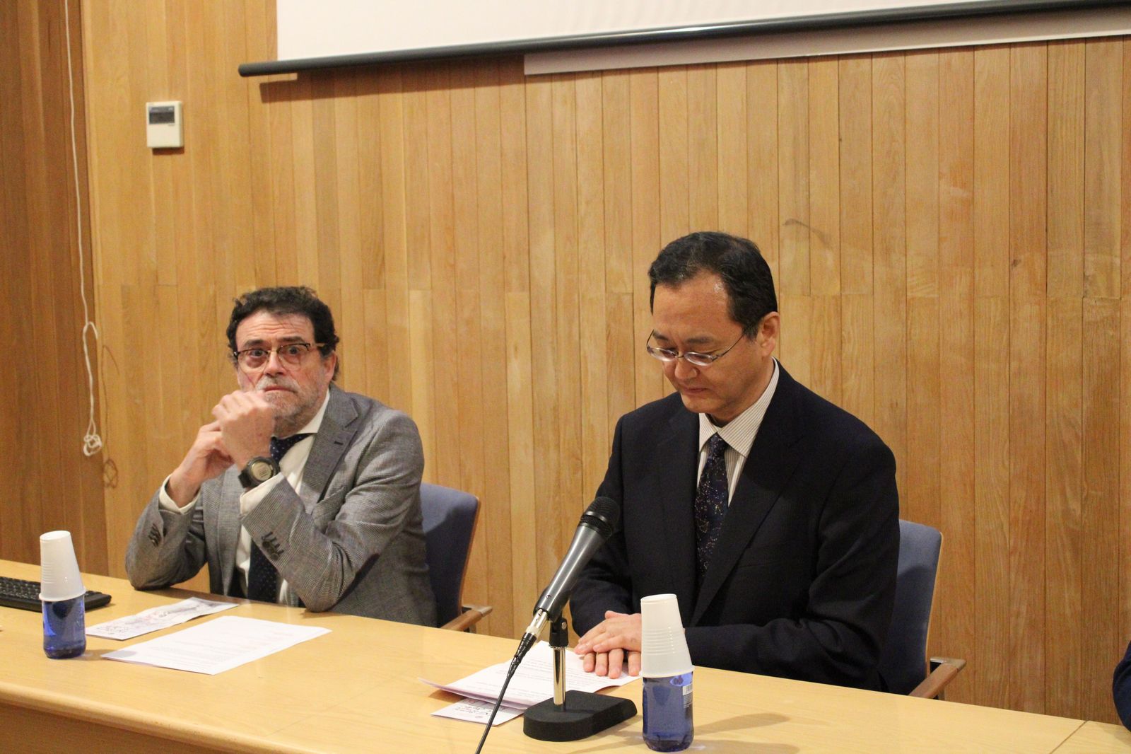 el-embajador-de-japon-nakamae-takahiro-el-alcalde-carlos-garcia-carbayo-y-el-rector-de-la-usal-fotos-s24h-14