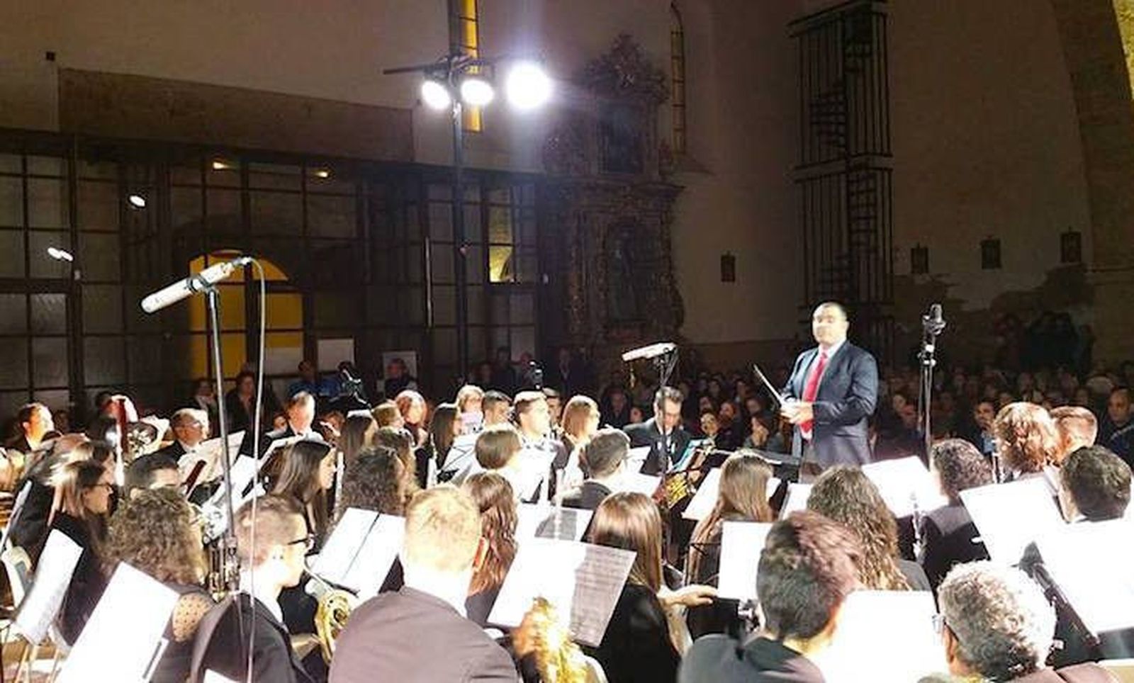 Toro despide AQVA con la Banda de Música La Lira. Archivo.