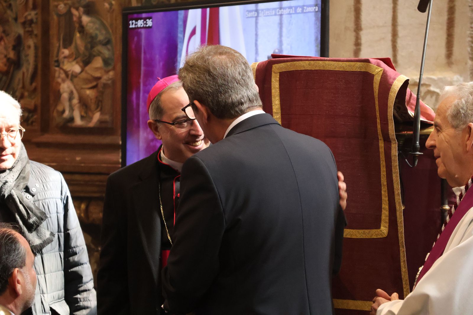 entrada-de-nuevos-hermanos-de-la-cofradia-del-silencio-1