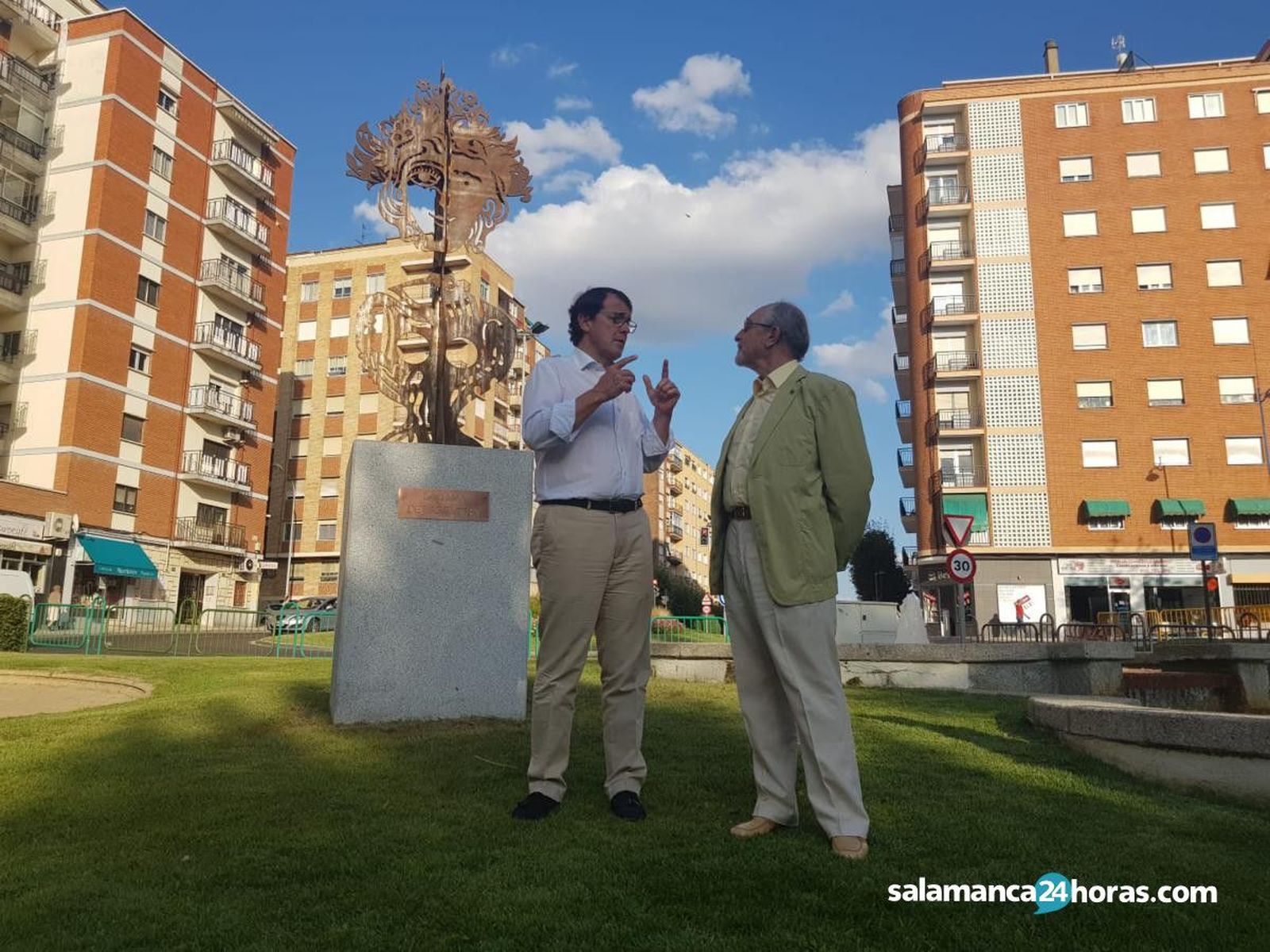 Estatua dama flores (38) 1200x900