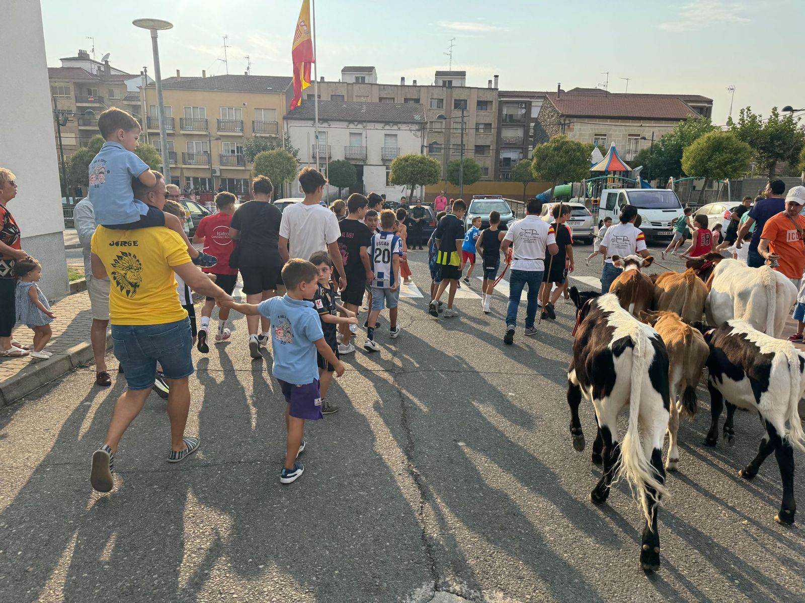 Encierro infantil de Mini Bueyes en Guijuelo durante sus fiestas 2025