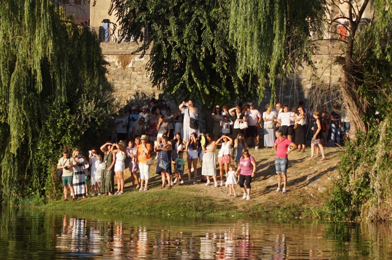 Procesión con la Virgen del Carmen por el río Tormes en Alba (33).jpeg