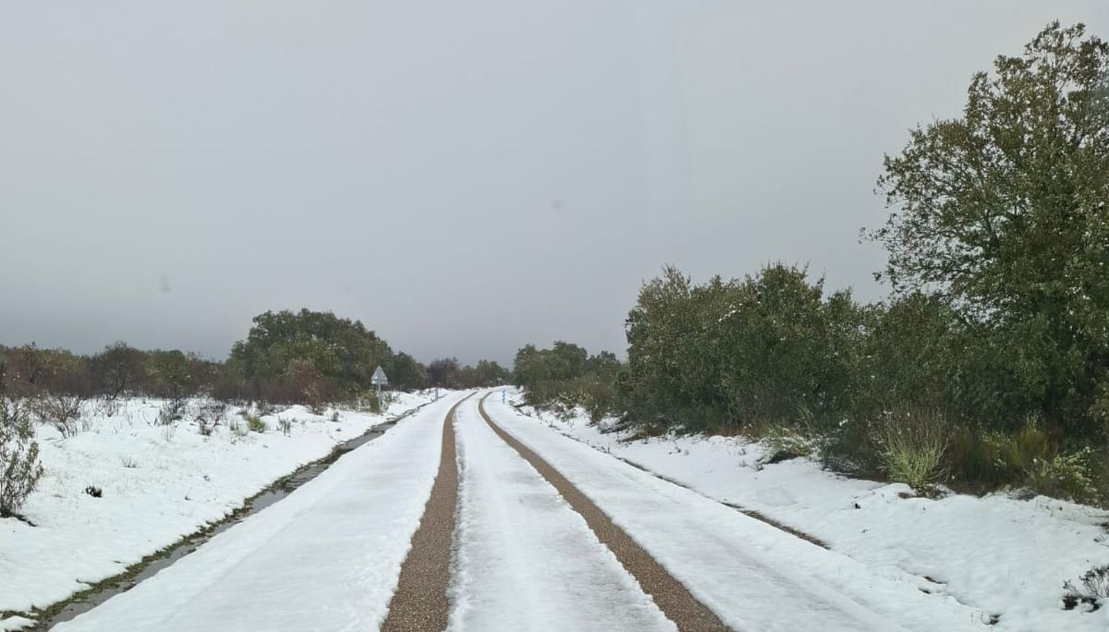 La Diputación trabaja en las carreteras de Zamora cubiertas de nieve este miércoles