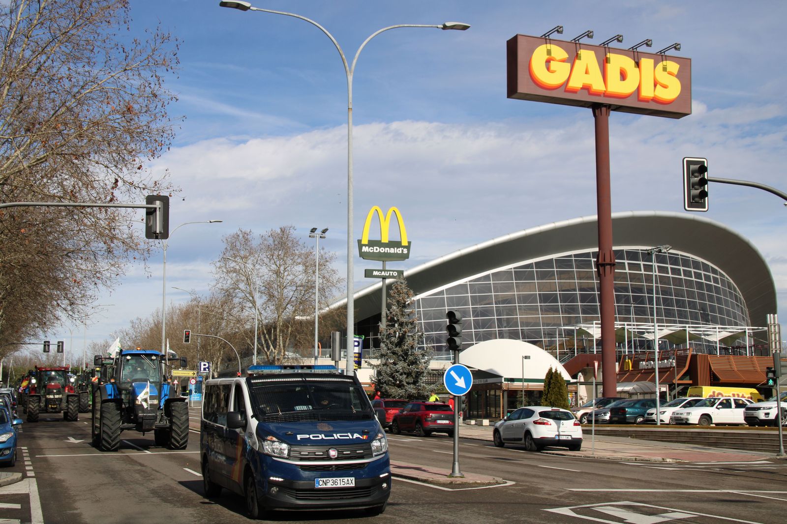 concentracion-profesionales-del-campo-en-el-carrefour-34