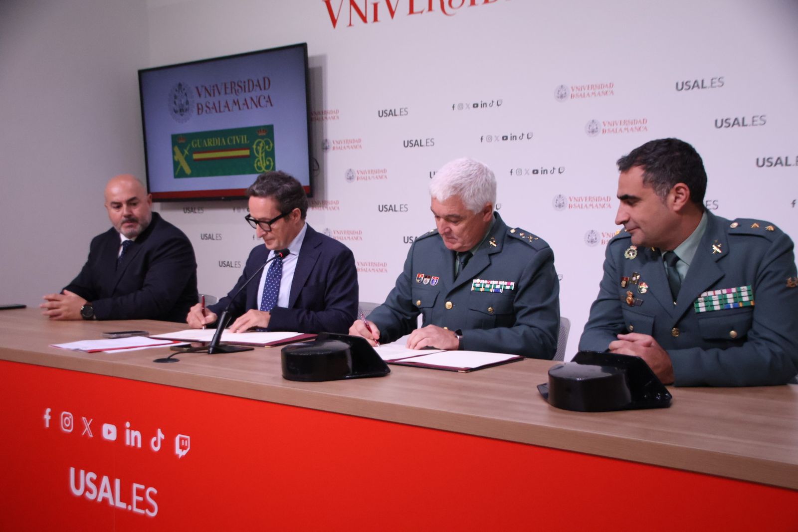 Firma de el protocolo general de actuación en materia de formación e investigación