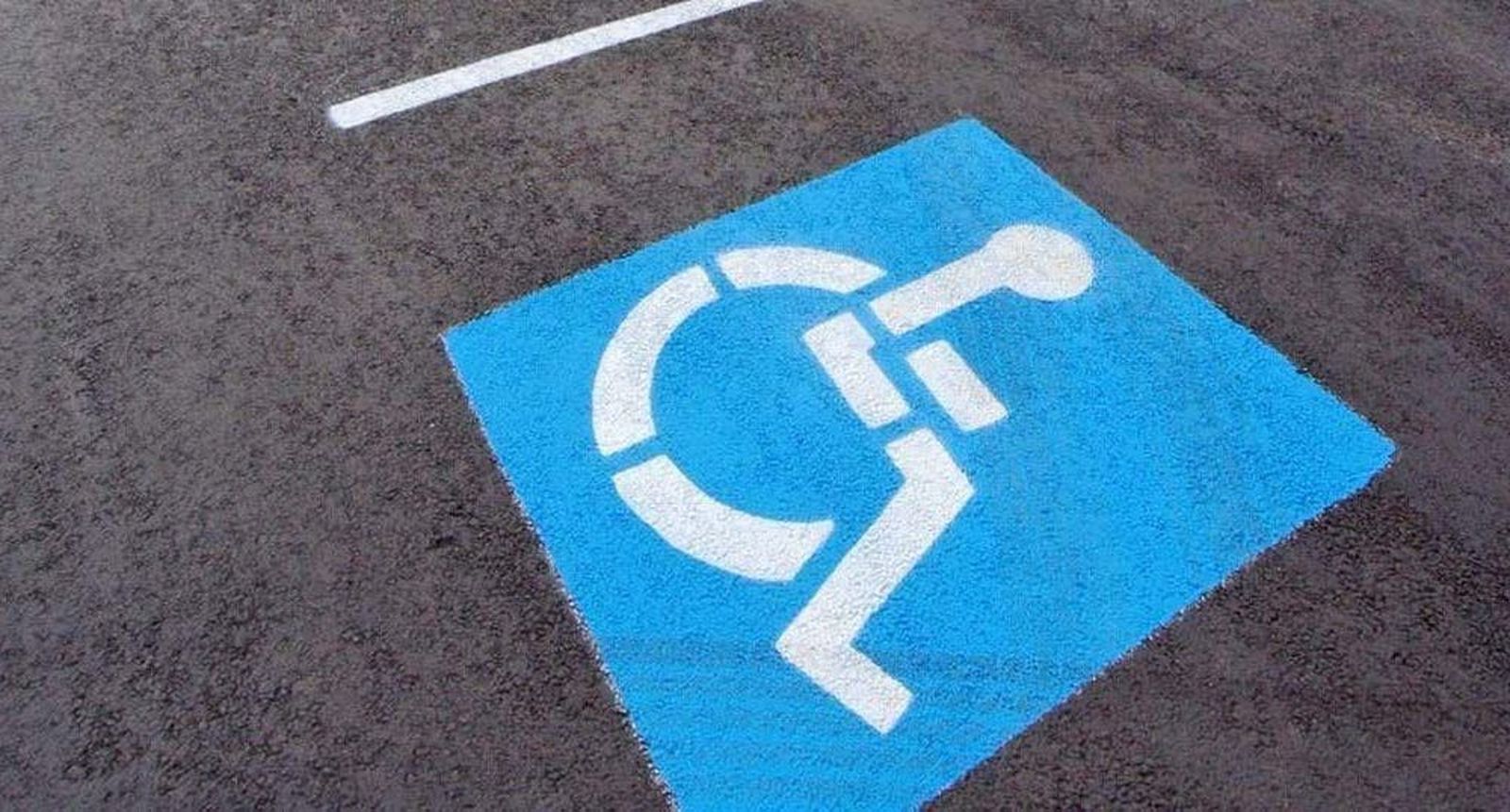 Parking minusválido persona con discapacidad PMR 1000x538