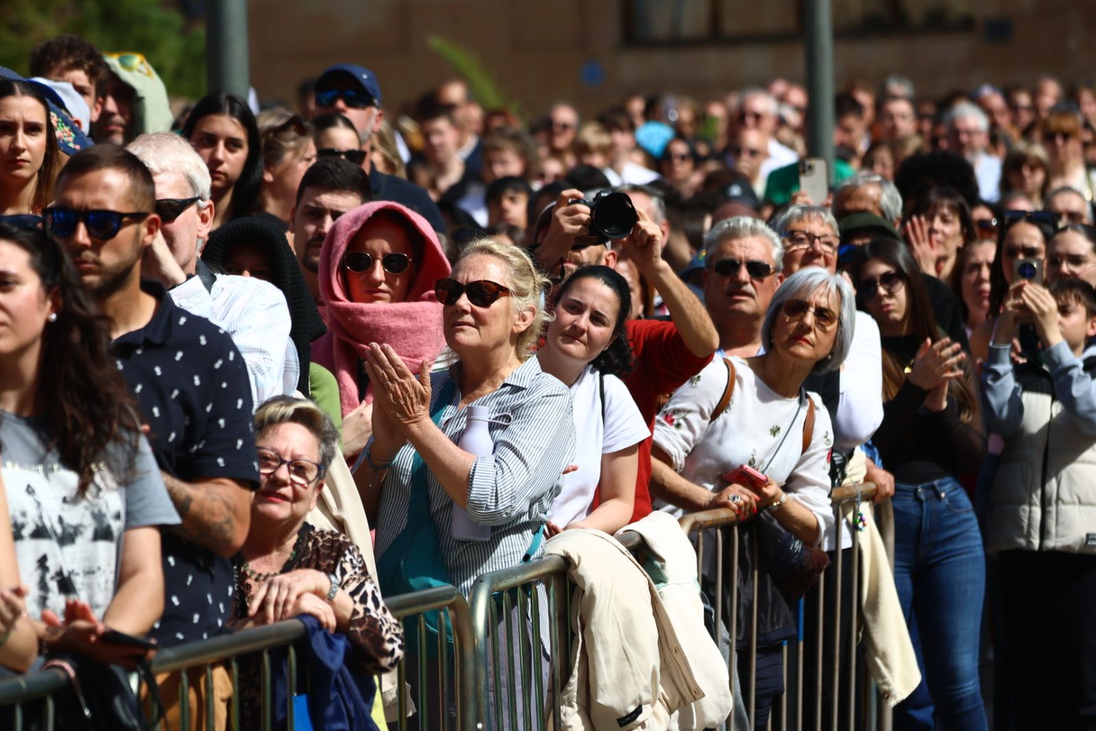 Procesión del encuentro de Nuestra Señora de la Alegría y Jesús Resucitado en el Domingo de Resurrección en Salamanca