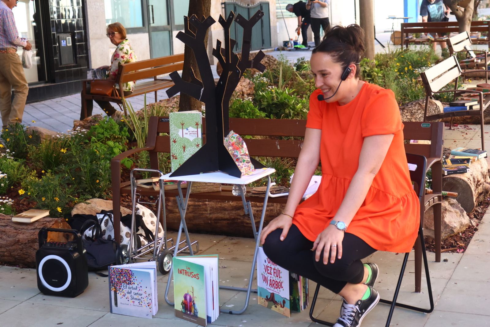 Cuentacuentos y quedada de lectura en el Barrio del Oeste