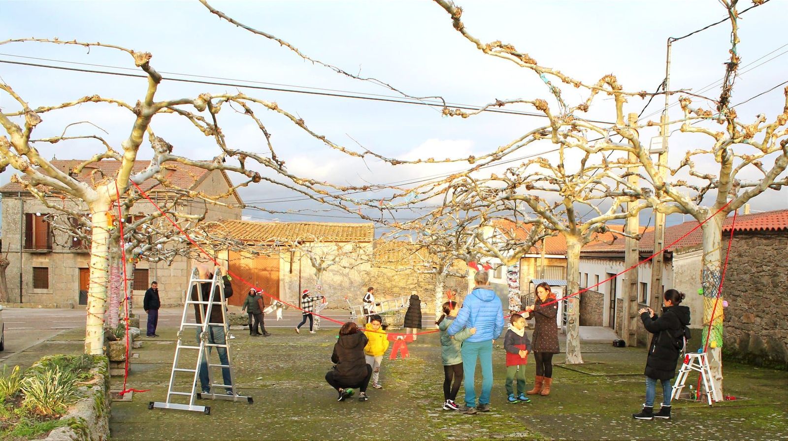 los-vecinos-decoran-roelos-de-sayago-por-navidad-13