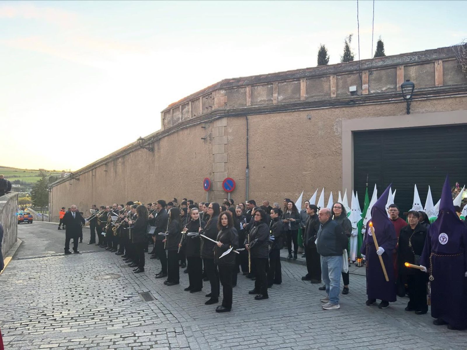 Alba de Tormes vuelve a vivir su Viernes Santo más especial con el Santo Entierro y sus trece pasos