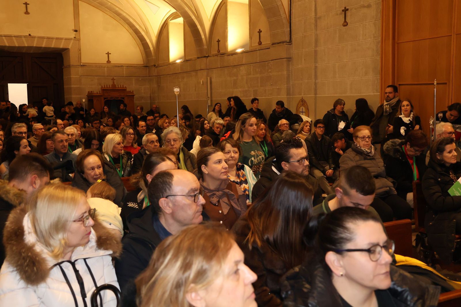 GALERÍA | La Cofradía de la Virgen de la Esperanza da la bienvenida a sus nuevas incorporaciones