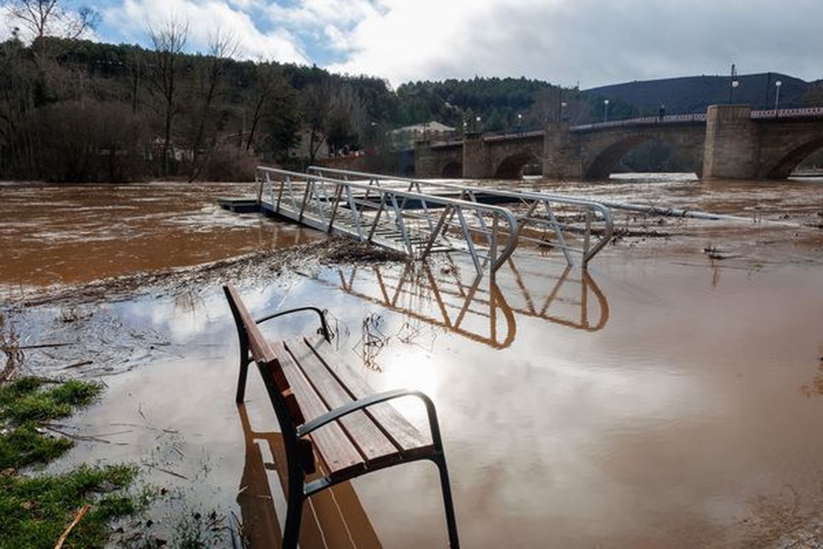 Crecida del río Duero a su paso por Soria capital. Foto Concha Ortega ICAL