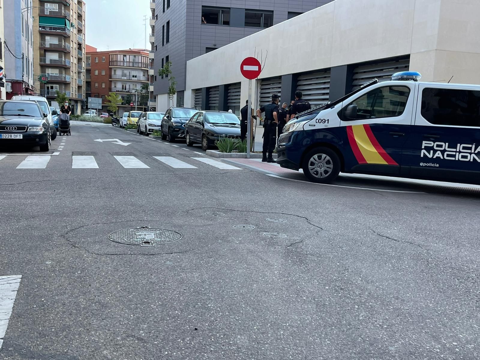 policia-nacional-en-calle-arapiles-9