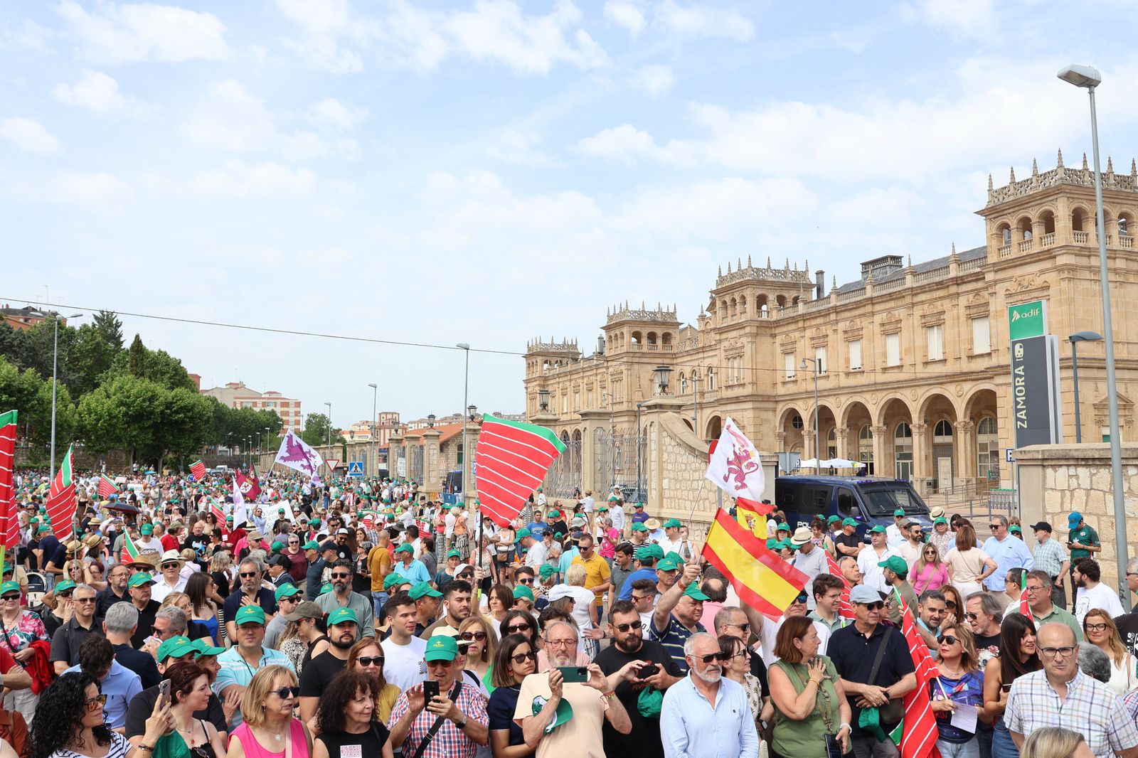 manifestacion-contra-la-perida-de-servicios-de-ave-49