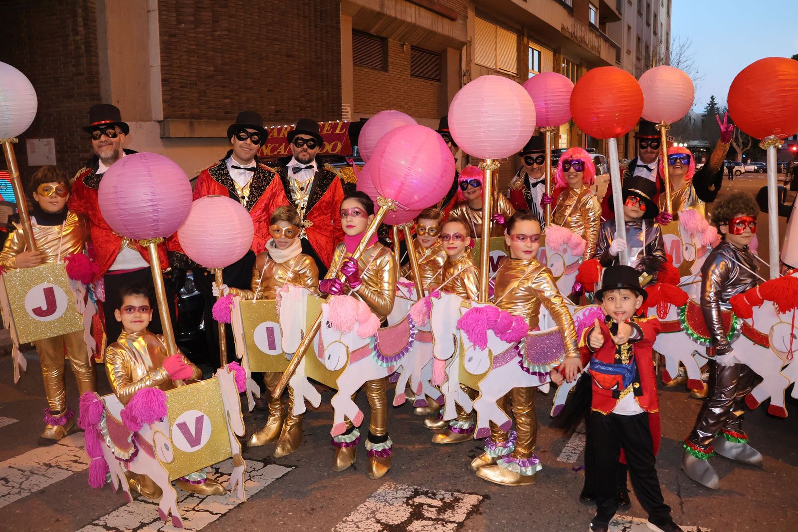 GALERÍA | Segundo desfile, mismo entusiasmo: Zamora se vuelve a disfrazar de Carnaval