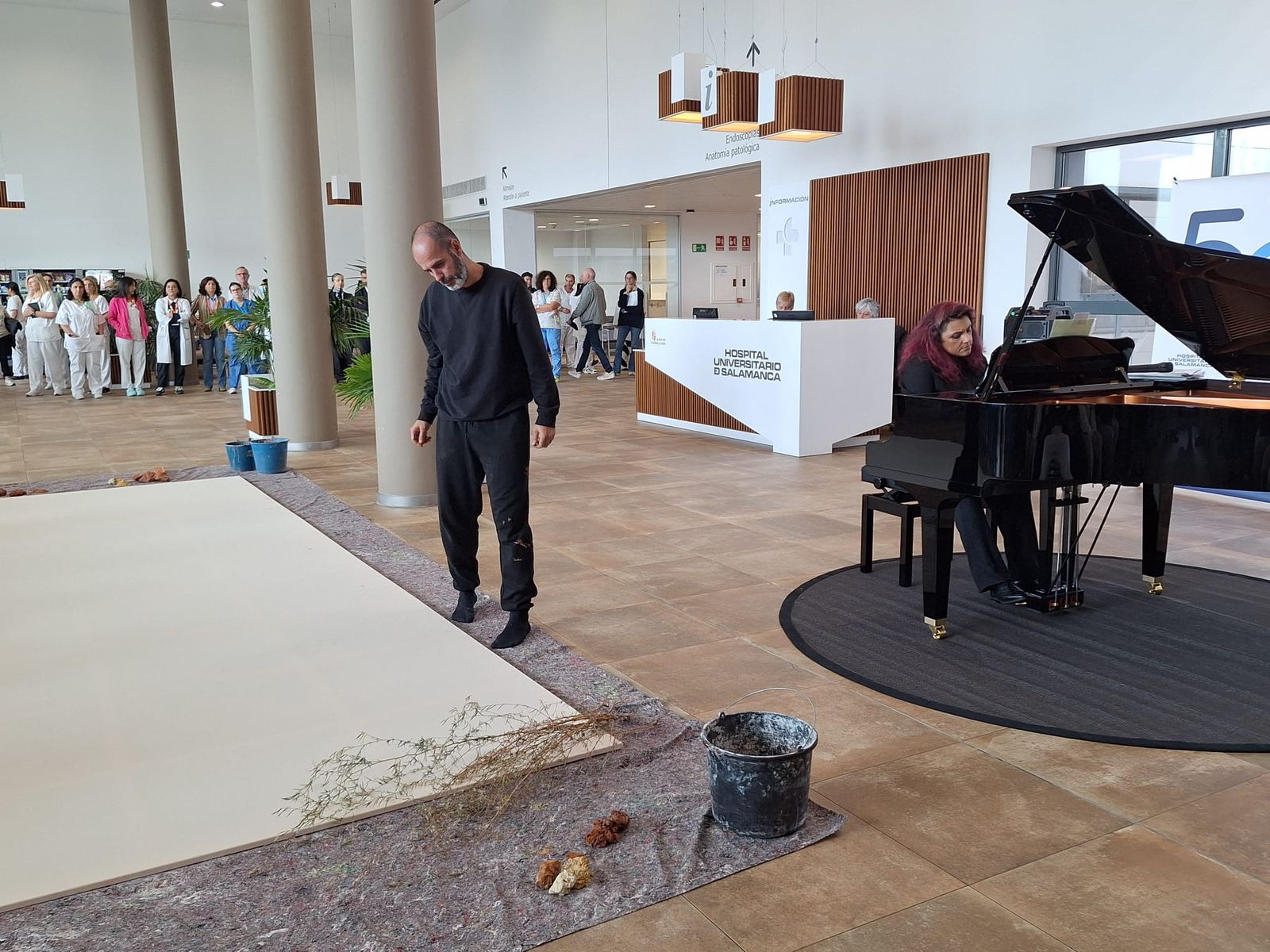 50º Aniversario del Hospital Clínico  Universitario con una intervención artística “Latidos  de barro” (17).jpeg