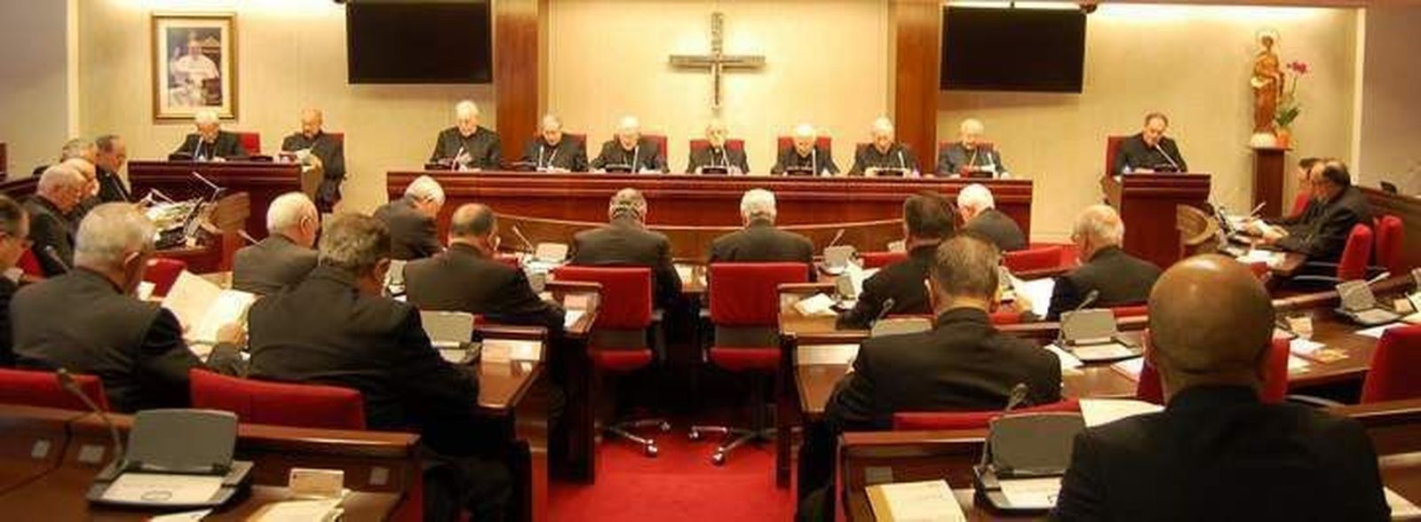 Los obispos entran en precampaña con críticas a los partidos políticos